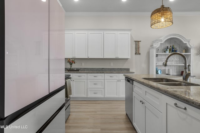 kitchen featuring crown molding, stainless steel appliances, a sink, and white cabinets