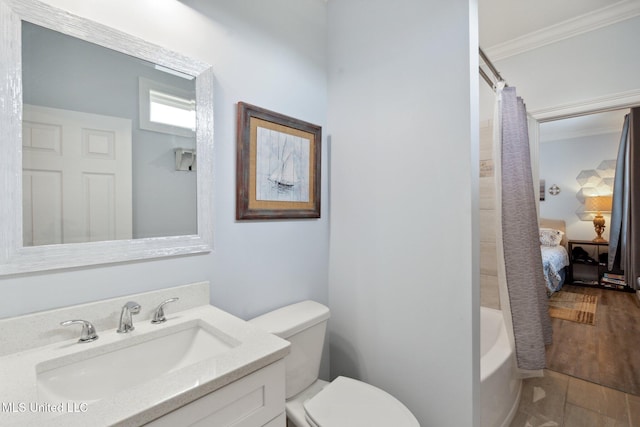 full bathroom with wood-type flooring, vanity, shower / tub combo with curtain, crown molding, and toilet