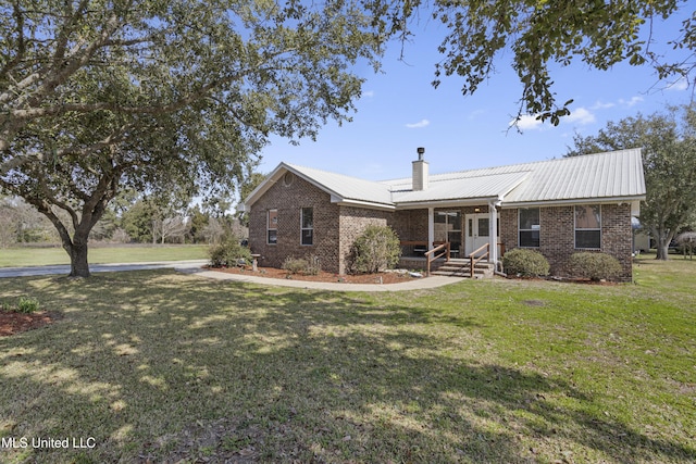 single story home featuring a front yard