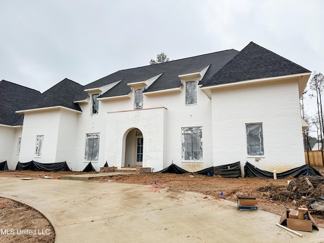 view of front of home featuring a shingled roof