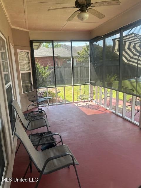 sunroom featuring ceiling fan