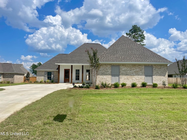 view of front of house with a front yard