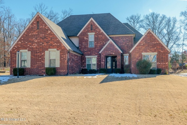 view of front facade with a front lawn