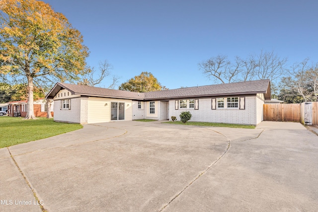 ranch-style house with a front yard