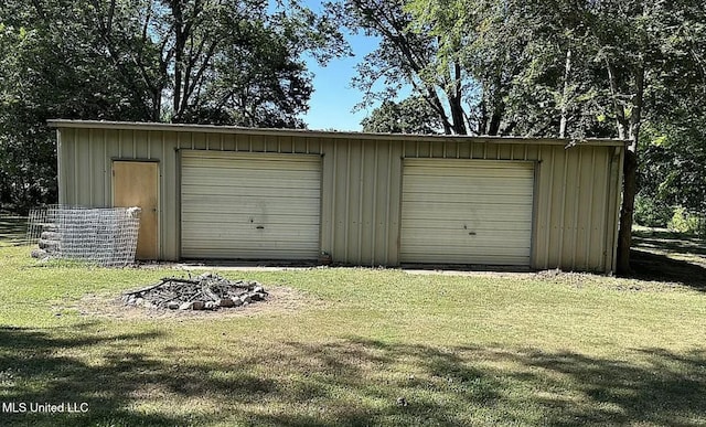 305 Dettor St, Batesville, MS 38606 - view of detached garage