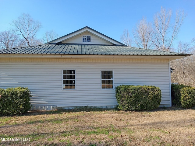 9219 Anding Oil City Rd, Bentonia, MS 39040 - view of side of property with a lawn and metal roof
