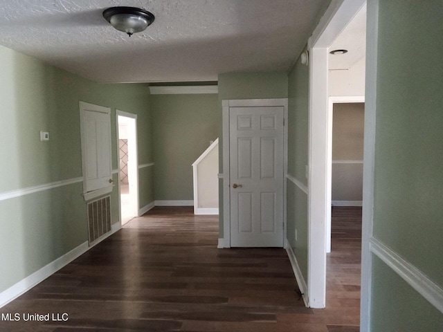 9219 Anding Oil City Rd, Bentonia, MS 39040 - hall with baseboards, visible vents, dark wood-style flooring, and a textured ceiling