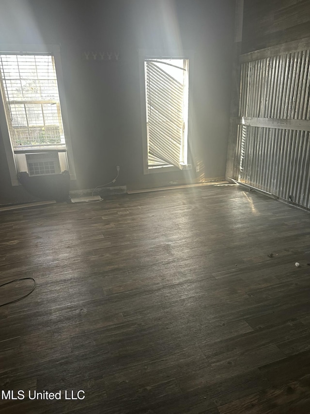 empty room with cooling unit and dark wood-type flooring