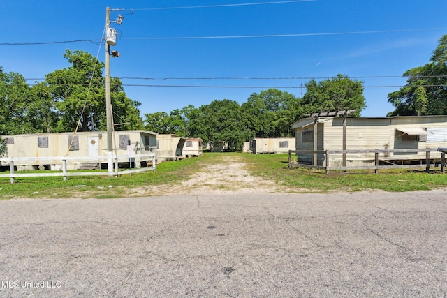 2301 16th Ave, Gulfport, MS 39501 - view of front facade with fence