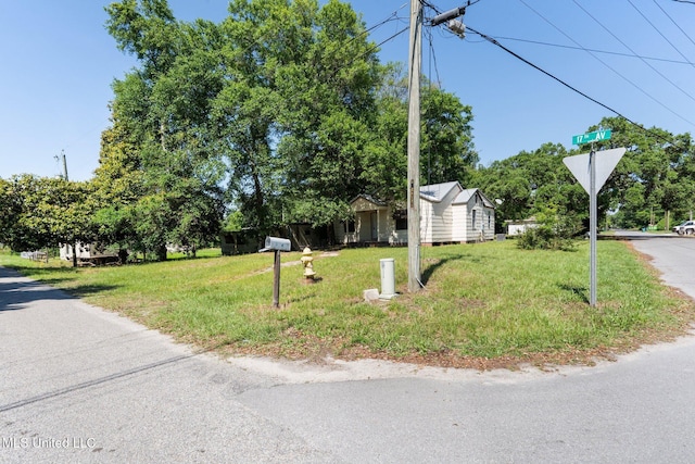 2301 16th Ave, Gulfport, MS 39501 - view of property hidden behind natural elements featuring a front yard