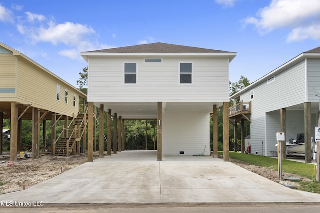 view of front facade featuring a carport