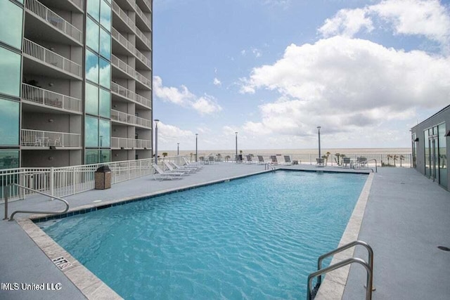 view of swimming pool