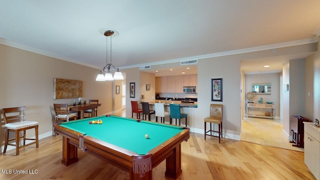 playroom featuring crown molding, billiards, and light hardwood / wood-style flooring