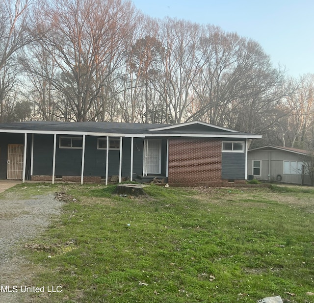 view of front of house with a front yard