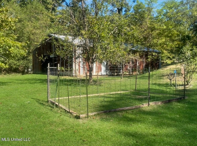 view of home's community featuring an outdoor structure and a yard