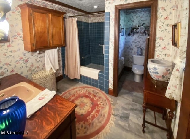 bathroom with vanity, crown molding, a shower with shower curtain, and toilet