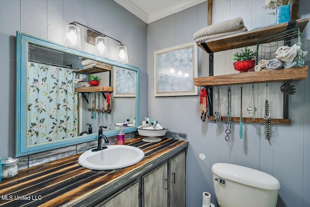 1563 Dry Creek Rd, Magee, MS 39111 - full bath with ornamental molding, vanity, toilet, curtained shower, and a decorative wall