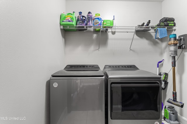 laundry room with washing machine and clothes dryer