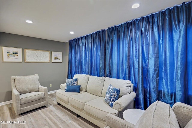 363 Lake Harbor Rd, Brandon, MS 39047 - living area with wood finished floors, baseboards, and recessed lighting
