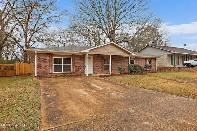 single story home featuring a front yard