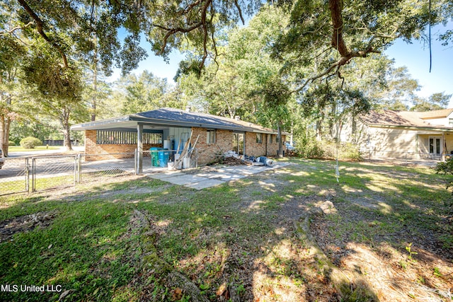 view of yard with a patio