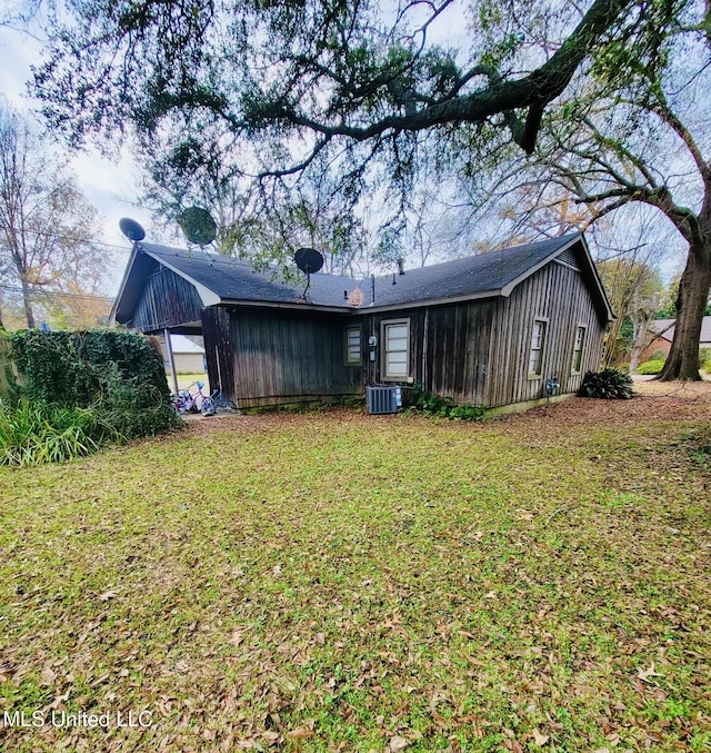 201 Seymour Dr, Indianola, MS 38751 - rear view of house with a yard