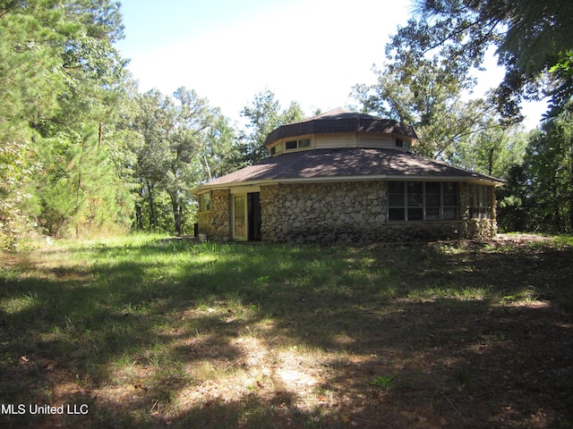1934 Blue Ridge Rd, Fulton, MS 38843 - back of property featuring stone siding