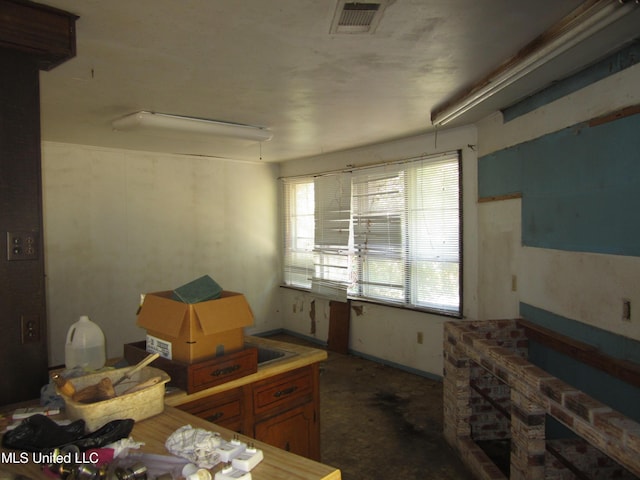 1934 Blue Ridge Rd, Fulton, MS 38843 - interior space with visible vents