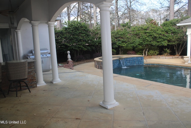 view of pool featuring a patio and pool water feature