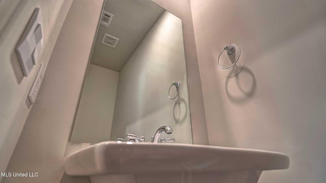 bathroom featuring a sink and visible vents