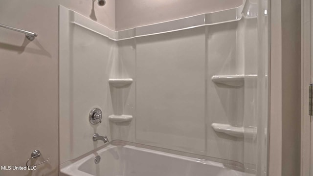 bathroom with bathtub / shower combination