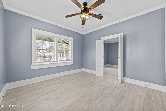 unfurnished room featuring crown molding, light wood-style floors, baseboards, and ceiling fan