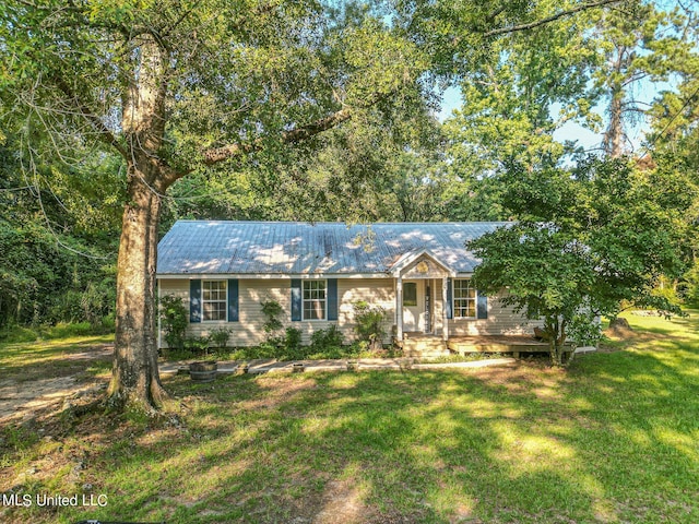 ranch-style house featuring a front lawn