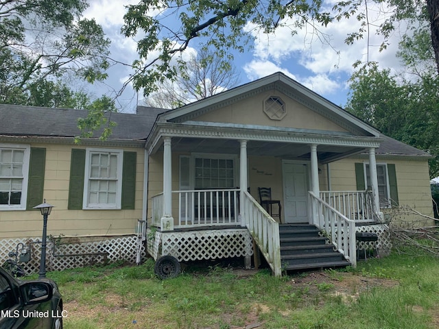 view of front facade featuring covered porch