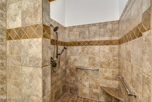 interior details with a tile shower