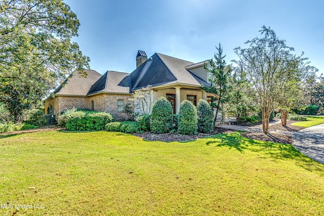 view of front of house with a front yard