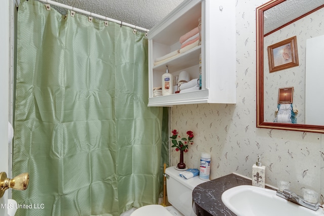 bathroom with toilet, a textured ceiling, curtained shower, and vanity