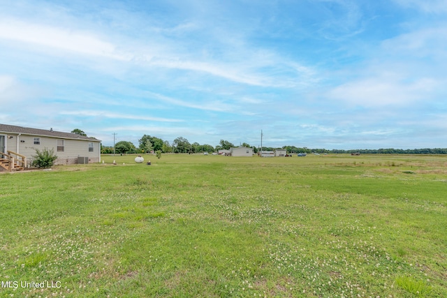 view of yard featuring a rural view