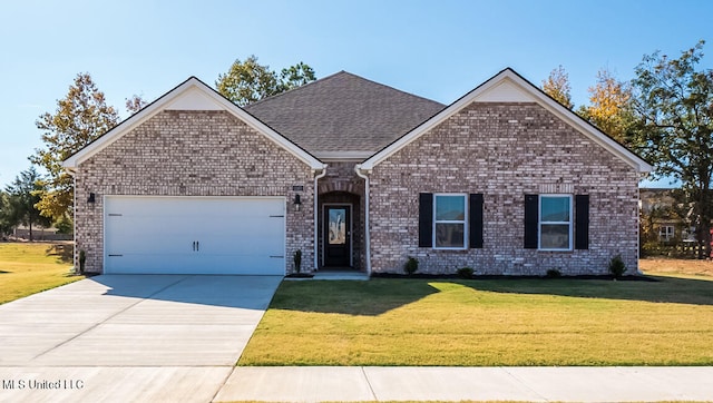 view of front of property featuring a front lawn and a garage