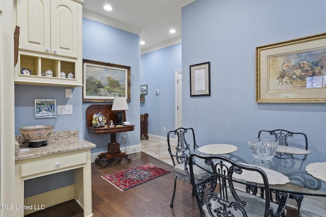 150 Harper St, Ridgeland, MS 39157 - dining area featuring crown molding, baseboards, wood finished floors, and recessed lighting