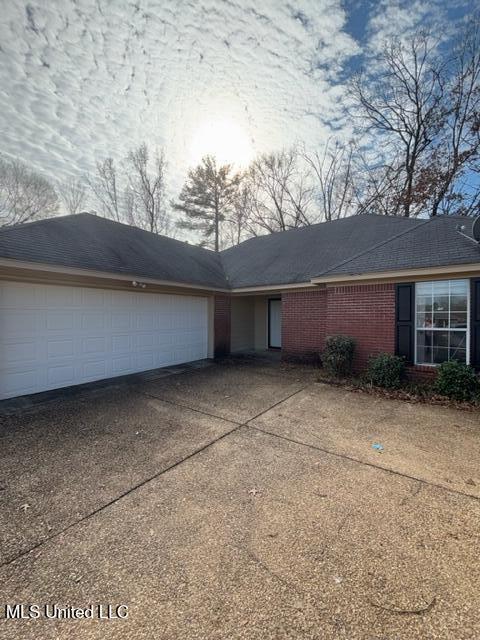 single story home featuring a garage