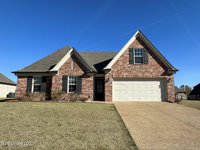 view of front of property with a front yard