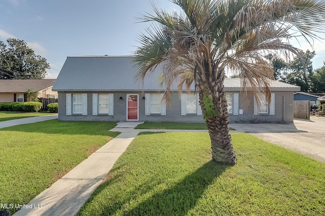 view of front of house with a front yard