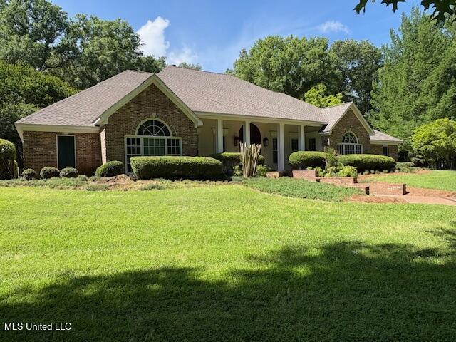 view of front of home featuring a front lawn