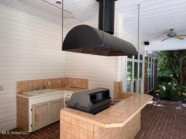 view of patio featuring an outdoor kitchen, a ceiling fan, a sink, and a grill