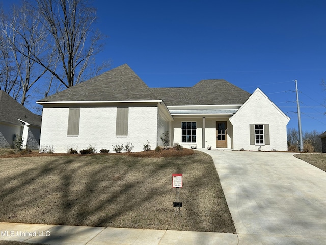 view of front of house with a shingled roof