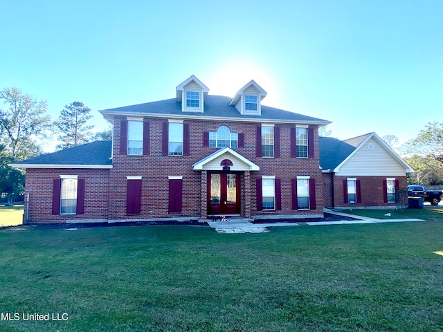 view of front of home featuring a front lawn