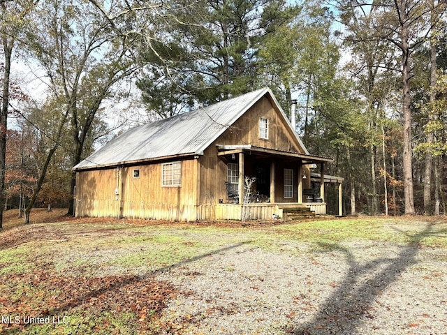 46 Stirling Rd, Natchez, MS 39120 - view of front facade featuring a porch
