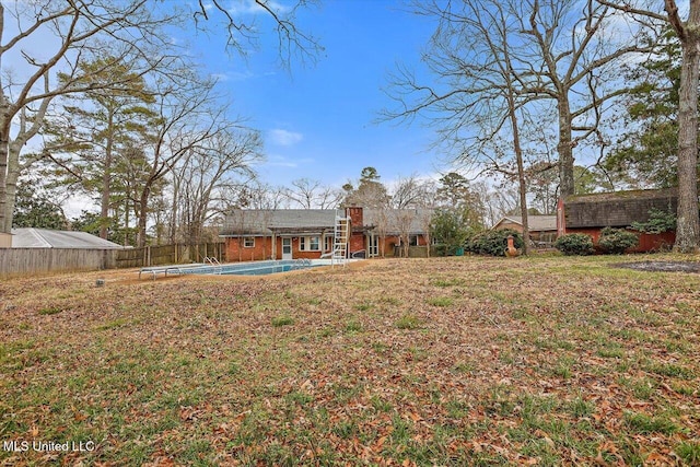 view of yard featuring a shed and a fenced in pool