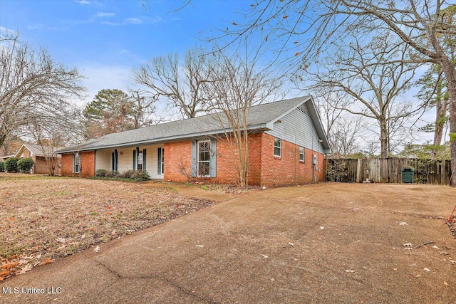 view of front of property